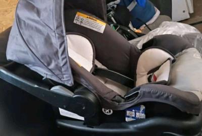 NEW BASSINET AND NEW INFANT CAR SEAT - Thumbnail 6