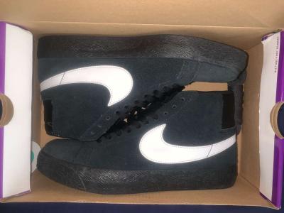 NIKE SB ZOOM BLAZER MIDS BLACK AND WHITE - Thumbnail 3