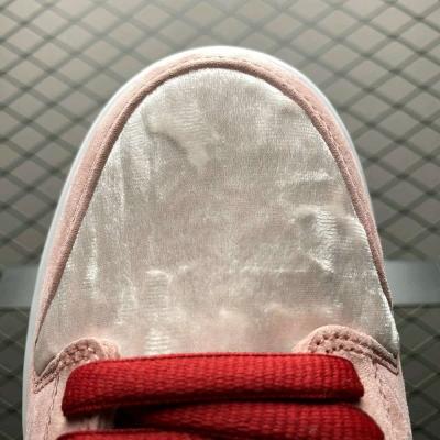 StrangeLove x Nike SB Dunk Low Valentines Day - Thumbnail 6