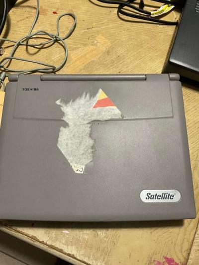 1998 Toshiba Satellites - Thumbnail 4