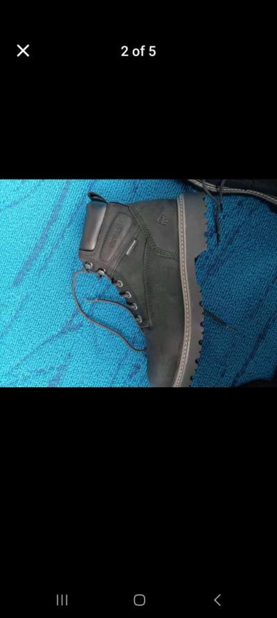 size 9 Wolverine waterproof steel toe boots - Thumbnail 2
