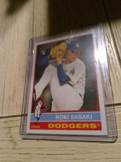 Topps Heritage Roki Sasaki Rookie card - Thumbnail 2