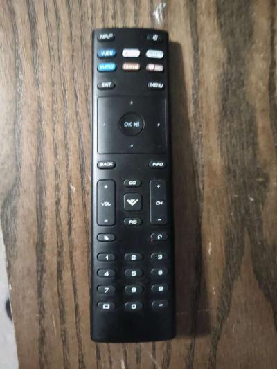 40 Inch Vizio HD TV With Vizio Remote Control - Thumbnail 2