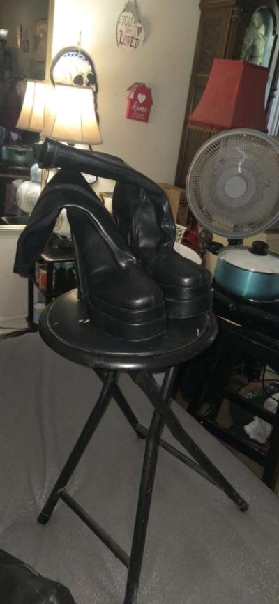 Womens zip up boots worn twice - Thumbnail 2