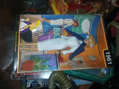1961 my favorite career nurse Barbie - Thumbnail 2