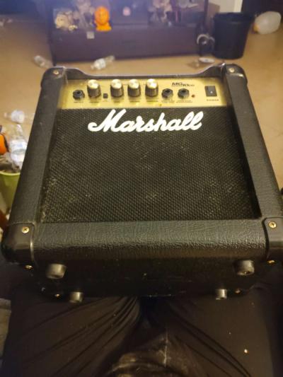 Electric guitar and amp - Thumbnail 5