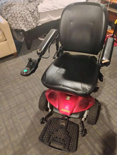 Jazzy Elite es power chair