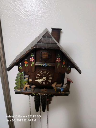 1970s vintage German cuckoo clock with pine cones and pineap - Thumbnail 4
