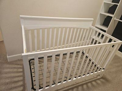 White crib - Thumbnail 1