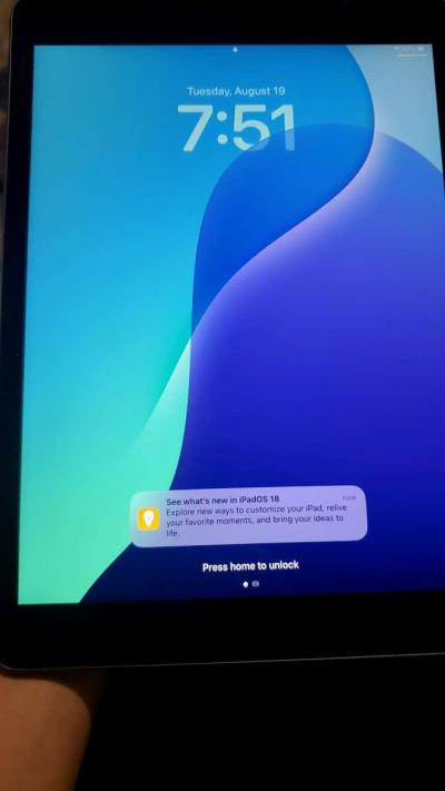 IPad 9th generation with Rugged Case - Thumbnail 4