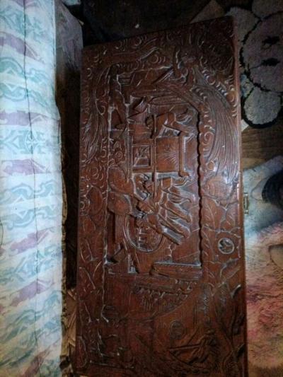 1920s Chinese hand carved compreha wooden chest - Thumbnail 1