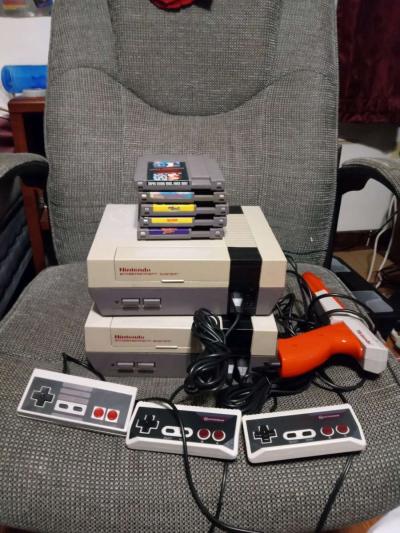2 Nintendo NES consoles with 3 controllers and 5 games - Thumbnail 6