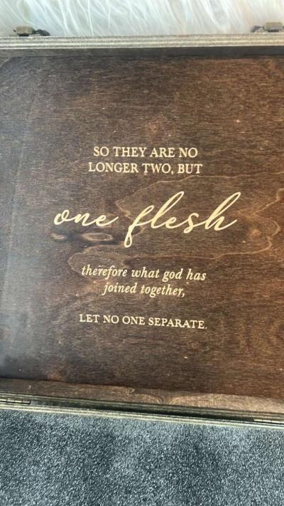 Set of custom Mr and Mrs wine glasses and a wine flute all e - Thumbnail 5