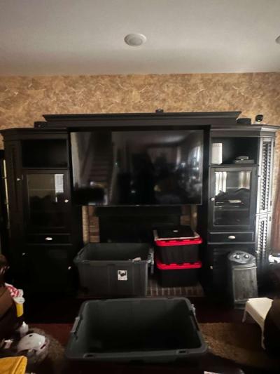 Entertainment center