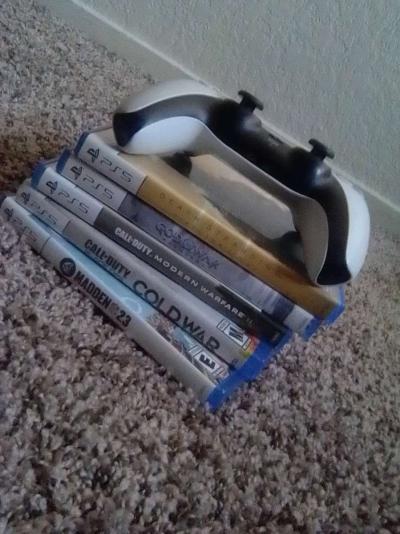 5 games for PS5  and one controller - Thumbnail 2