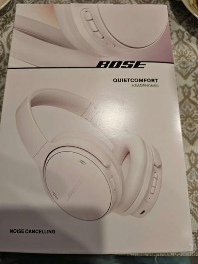 New Bose QuietComfort Headphones - Thumbnail 3