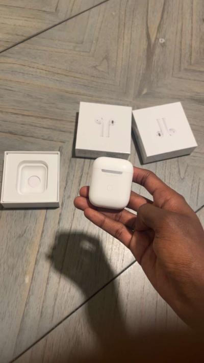 APPLE AIRPODS 2ND GENERATION - Thumbnail 2