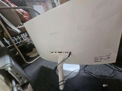 Curved monitor - Thumbnail 2