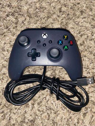 wired Xbox one controller with charger - Thumbnail 1