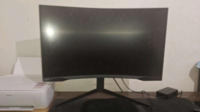 Samsung odyssey g7 32 240hz 1440p faker edition - Thumbnail 2