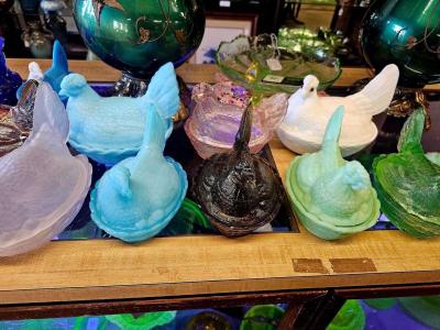 vintage glass hens on nest - Thumbnail 5
