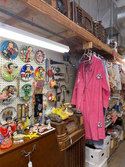 Antique Mall - Thumbnail 5