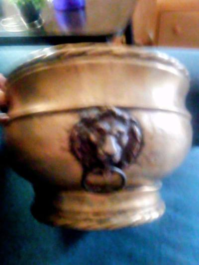 An Antique brass planter - Thumbnail 3