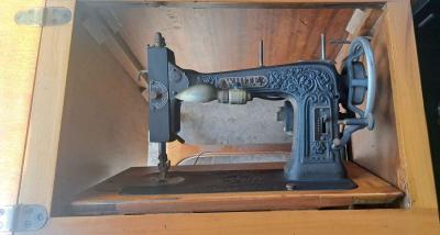 antique White Family Rotary sewing machine - Thumbnail 1