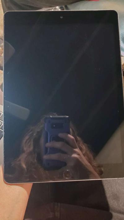 IPad 9th generation with Rugged Case - Thumbnail 1