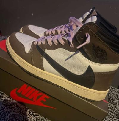 size 11 Travis Scott Jordan 1s - Thumbnail 4
