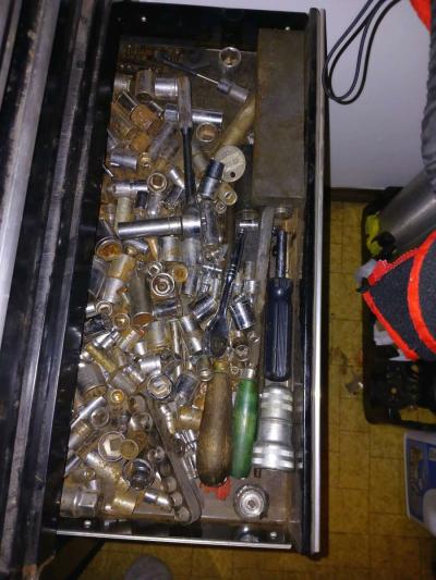 toolbox and tools - Thumbnail 3