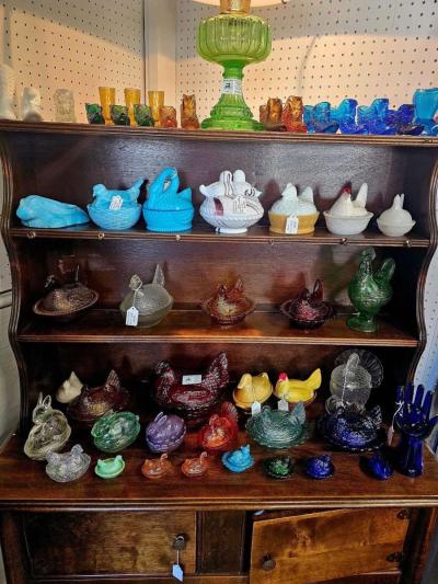 mini hens on a nest - Thumbnail 5