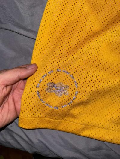 yellow Nike shirt - Thumbnail 3