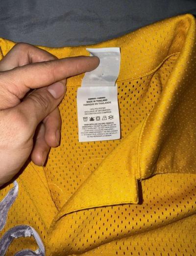 yellow Nike shirt - Thumbnail 4