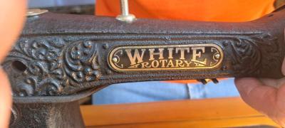 antique White Family Rotary sewing machine - Thumbnail 4