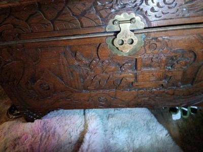 1920s Chinese hand carved compreha wooden chest - Thumbnail 4