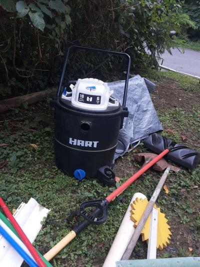 an HALE WET DRY SHOP VAC 16 gallon 6vt