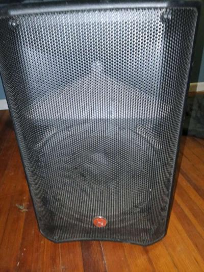 Professional Audio Set including a Harbinger PA and Alto sub - Thumbnail 3