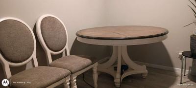 French Market dining table with 3vm chairs