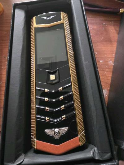 luxury phone brand in Vit Nam - Thumbnail 2