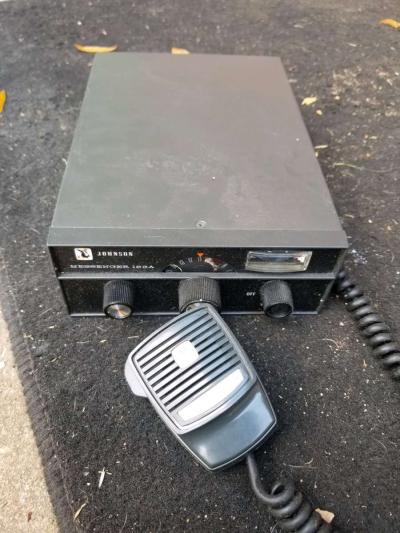 vintage Johnson CB radio works like new - Thumbnail 2