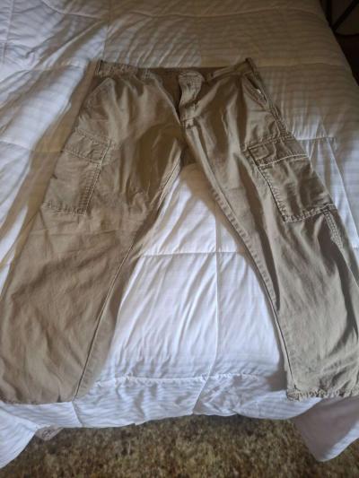 Old Navy Cargo pants 36x30 - Thumbnail 1