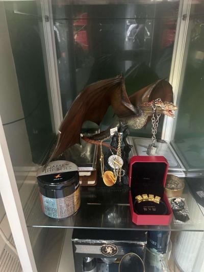 game of thrones memorabilia collection - Thumbnail 3