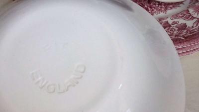 Haddon Hall Derbyshire Red plates and tea cups - Thumbnail 3