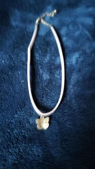 Two choker necklaces and a silver bracelet - Thumbnail 3