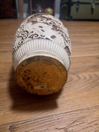 vintage Chinese Asian white cinnabar vase - Thumbnail 2