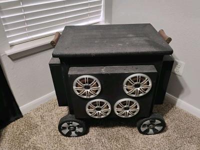 cooler with speakers - Thumbnail 1