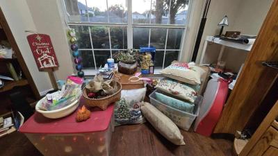 Moving Sale with furniture collectibles kitchenware Vintage - Thumbnail 3