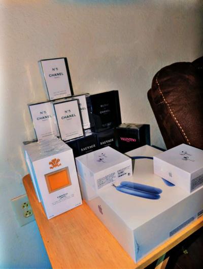 designer clothing and apple products and designer calonge - Thumbnail 1