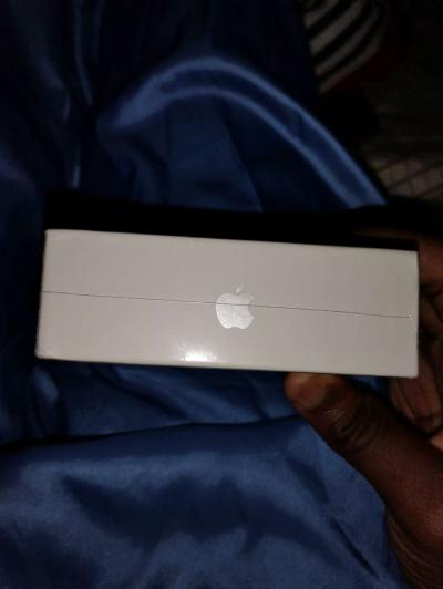 airpods 1st Gen - Thumbnail 2